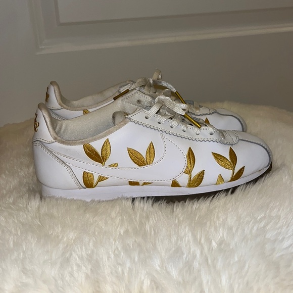 Embroidered Nike Cortez - Picture 2 of 5